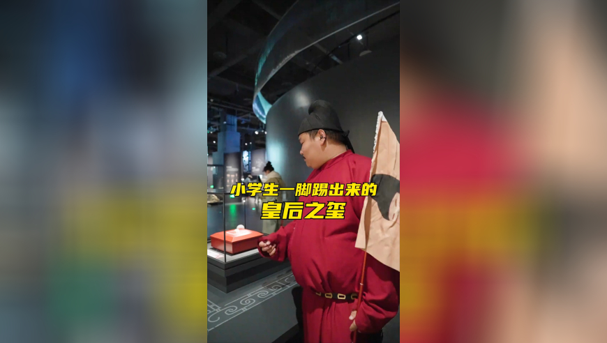 忘记回家路却没忘记挽老伴的手,三肖澳门,精准解释落实及其象征意义_经典版V1.24