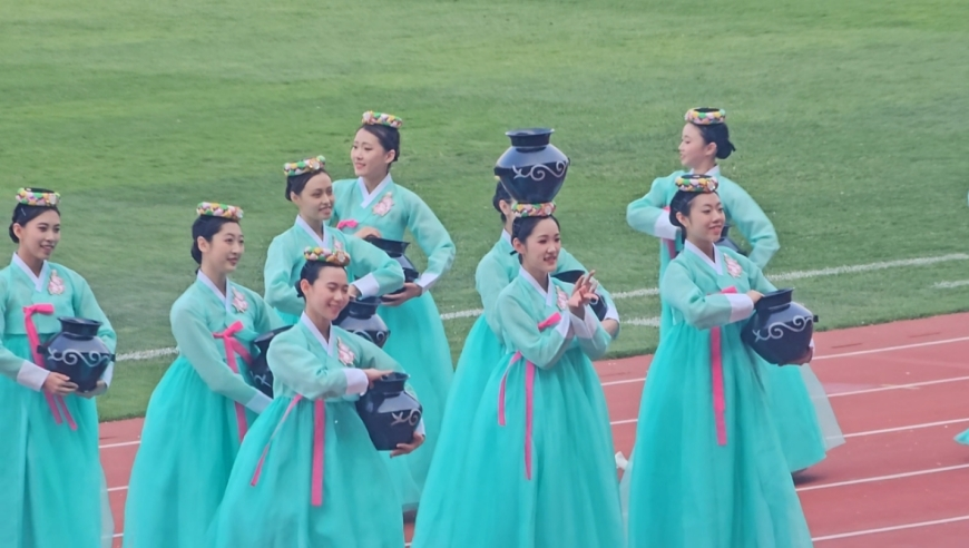 亚冬会升旗手齐步走瞬间“变脸”,WW777766香港开奖管家婆,最新核心解答落实_GM版V14.7